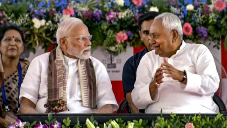 नीतीश कुमार ने पीएम मोदी की तारीफ की, RJD पर कहा- ‘पहले वाले लोग काम ठीक नहीं करते थे’